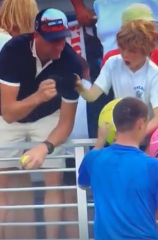 US Open: indignación por un espectador que le robó un regalo a un niño tras la victoria de Kamil Majchrzak